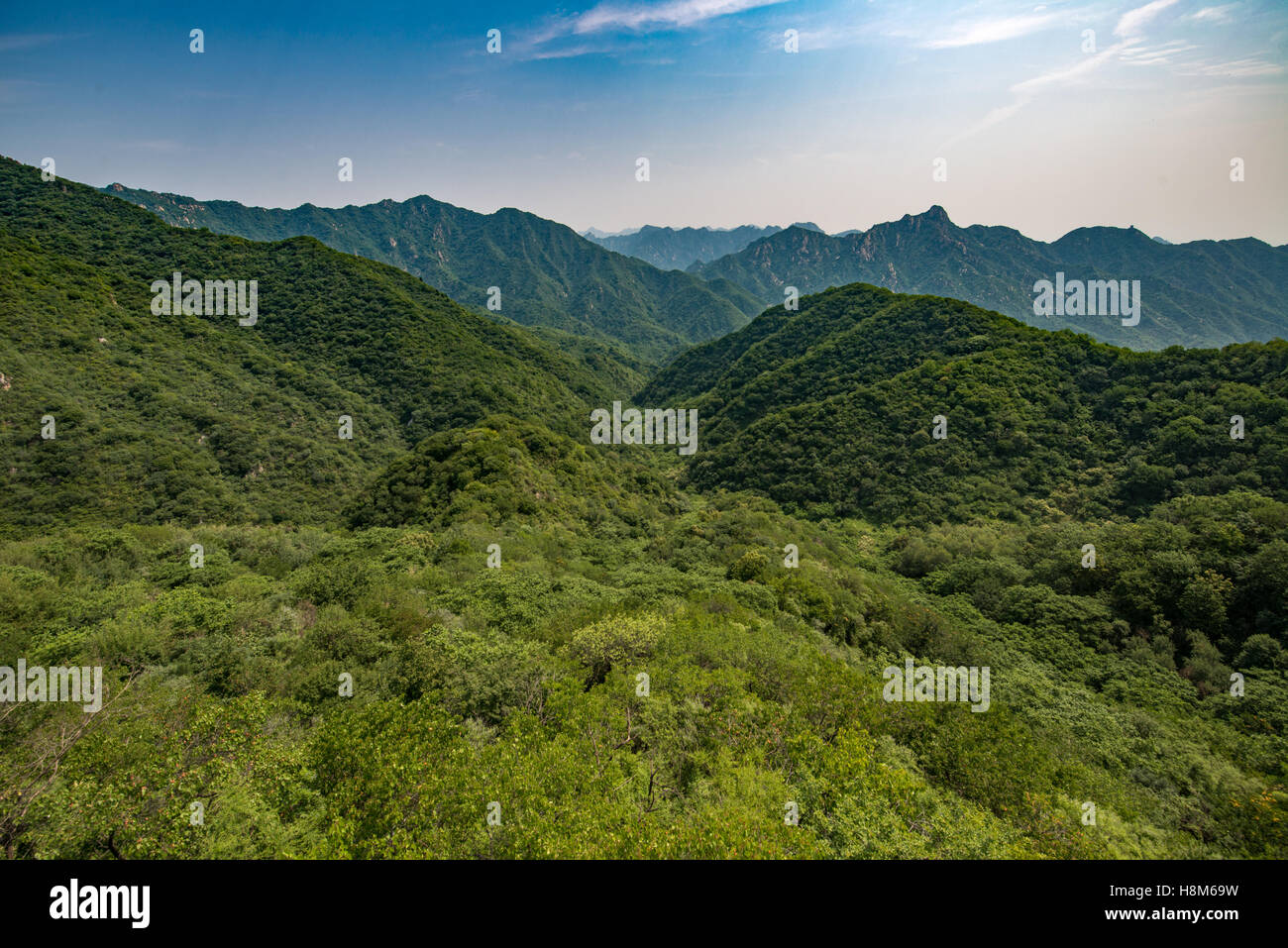Mutianyu, Chine - paysage de la Grande Muraille de Chine. Le mur s'étend sur plus de 6 000 kilomètres de montagnes Banque D'Images