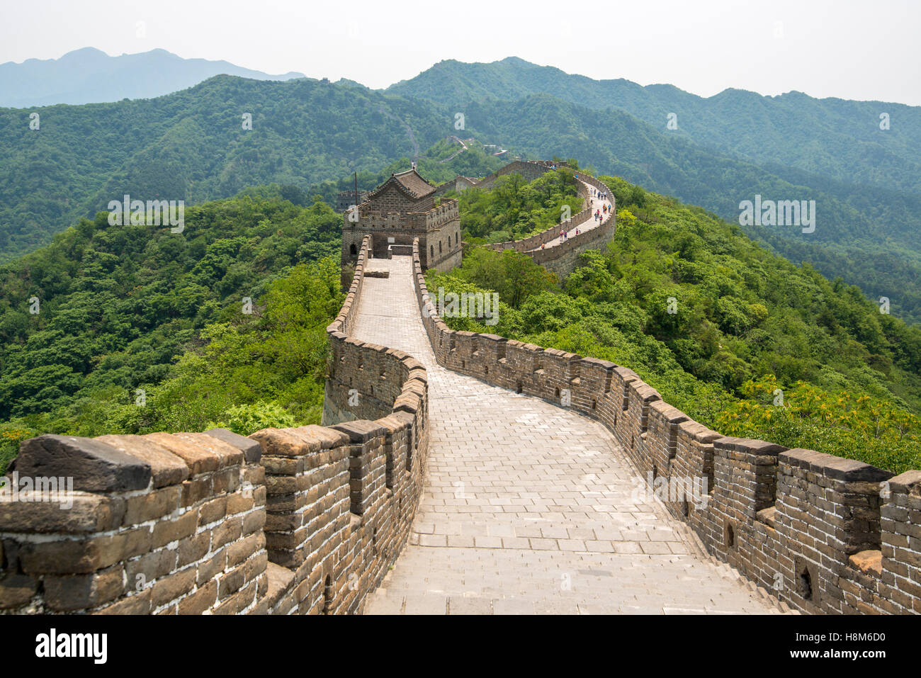 Mutianyu, Chine - paysage de la Grande Muraille de Chine. Le mur s'étend sur plus de 6 000 kilomètres de montagne est à l'ouest un Banque D'Images
