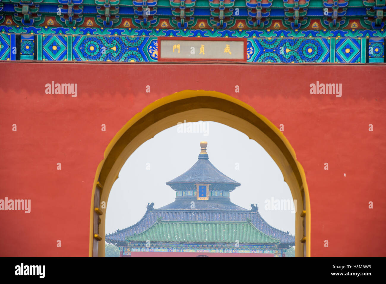 Beijing, Chine - à l'extérieur des portes du Temple du Ciel, autel sacrificiel impérial situé dans le centre de Pékin. Banque D'Images