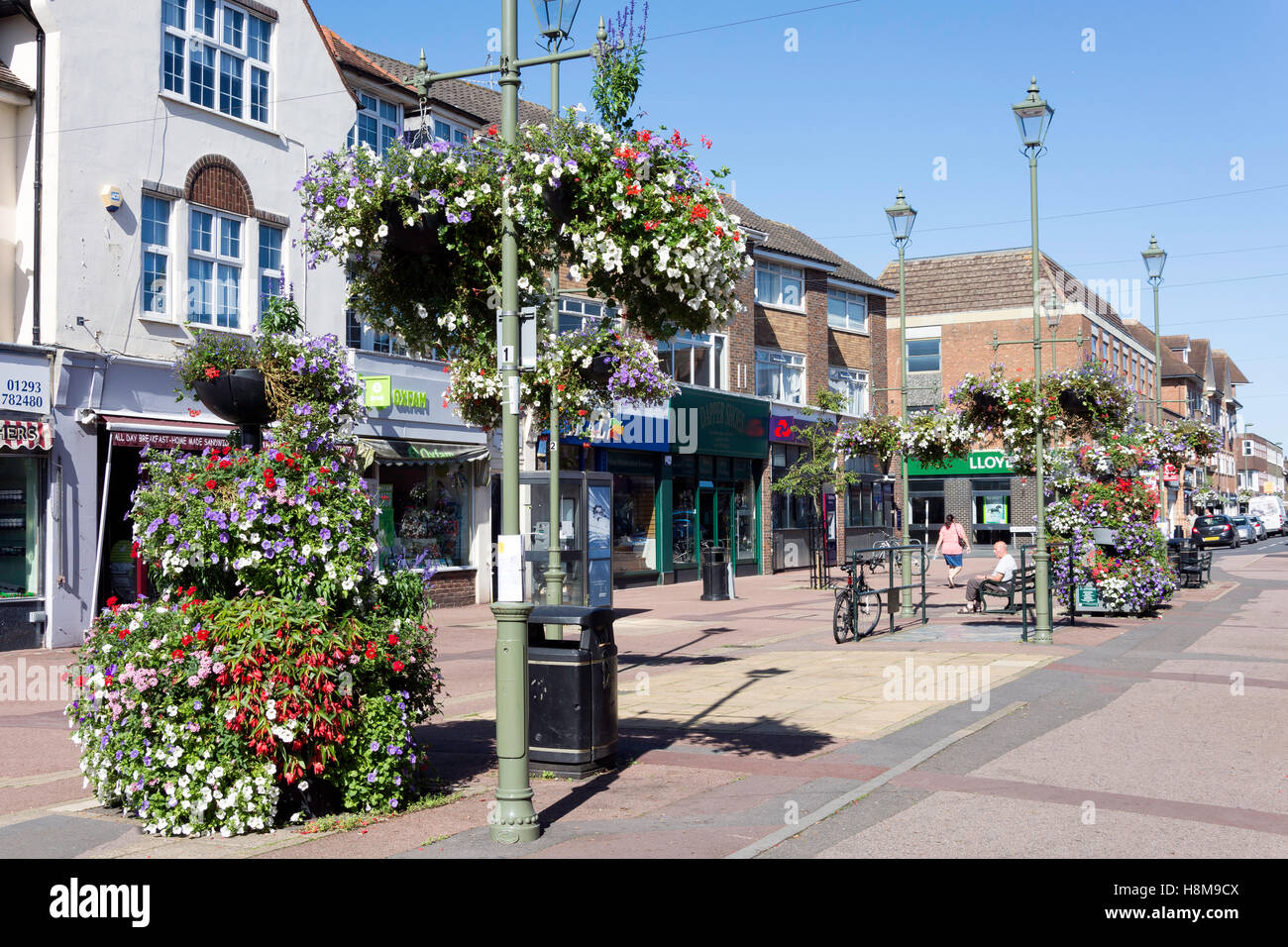 Rue Haute piétonne, Horley, Surrey, Angleterre, Royaume-Uni Banque D'Images