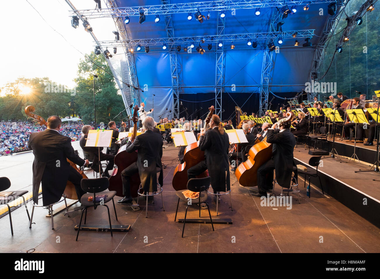 L'Orchestre symphonique de Nuremberg, stade en plein air, ouvert à l'air classique pique-nique dans le parc Luitpoldhain, Nuremberg, Banque D'Images