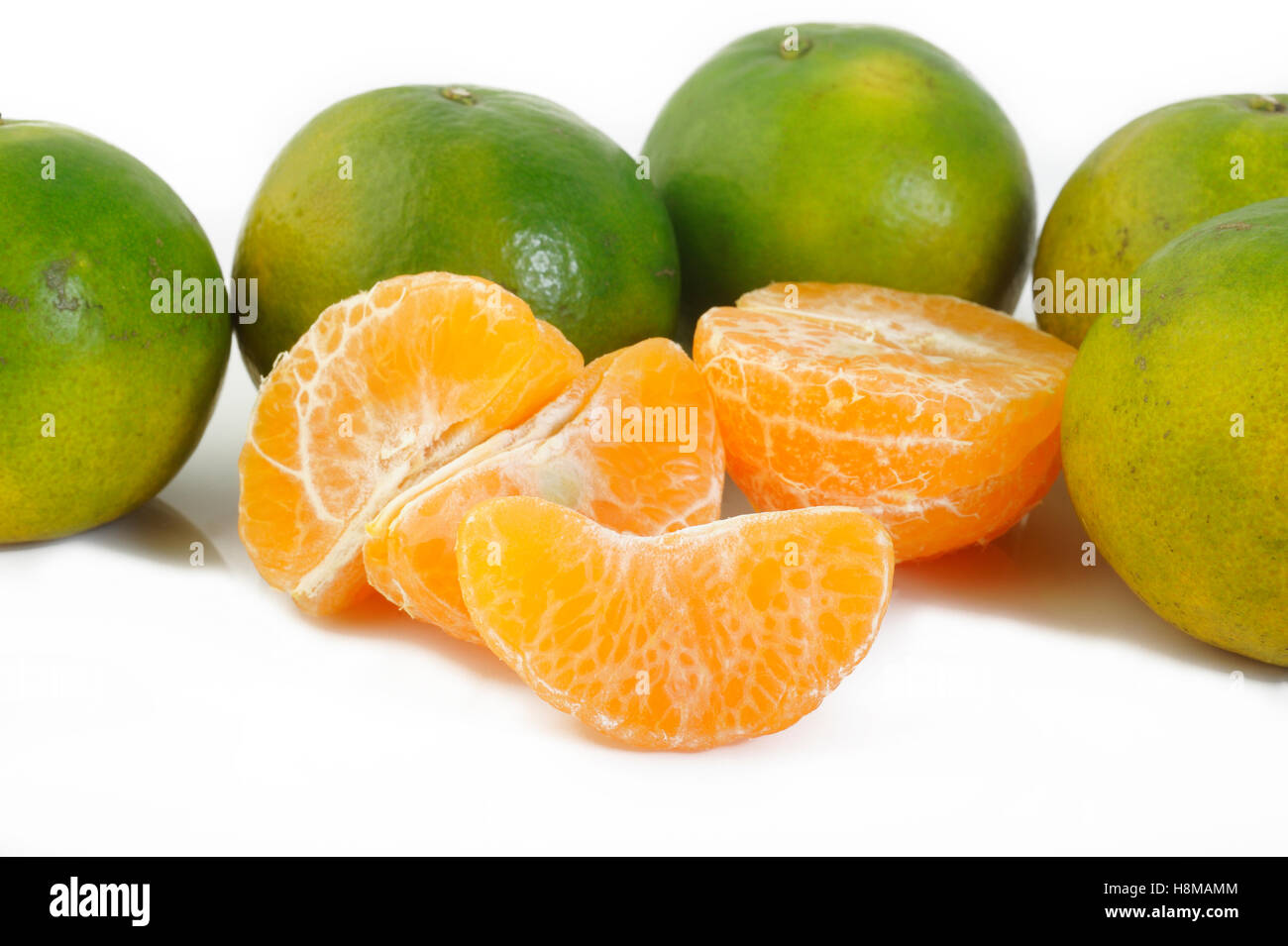 Mandarin mandarine orange ou fruits sur fond blanc Banque D'Images