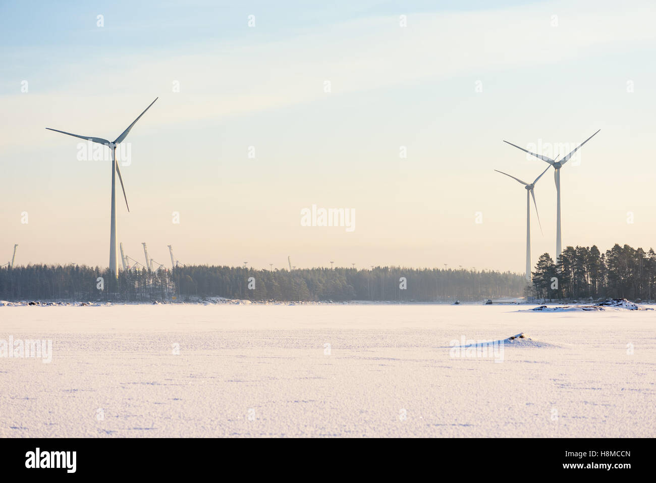 L'énergie éolienne renouvelable sécuritaire de générateurs. La Finlande, Kotka Banque D'Images