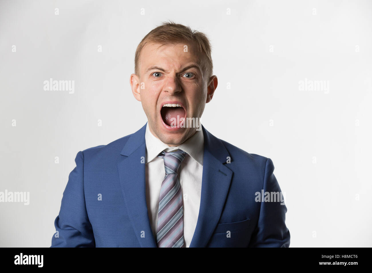 Angry Businessman crier à l'appareil photo Banque D'Images