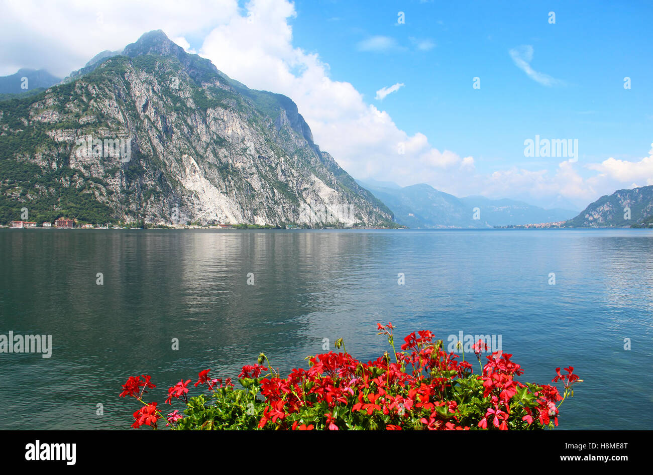 Vue sur le lac de Côme de Lecco, Italie Banque D'Images