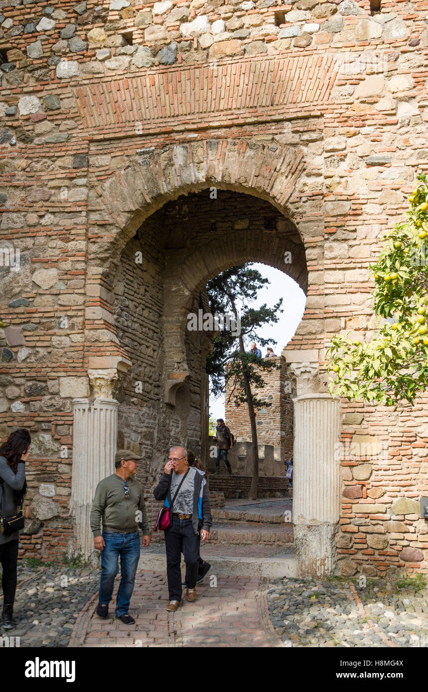 Arc en fer à cheval entrée porte de fortification mauresque Alcazaba, Malaga, Andalousie, Espagne Banque D'Images