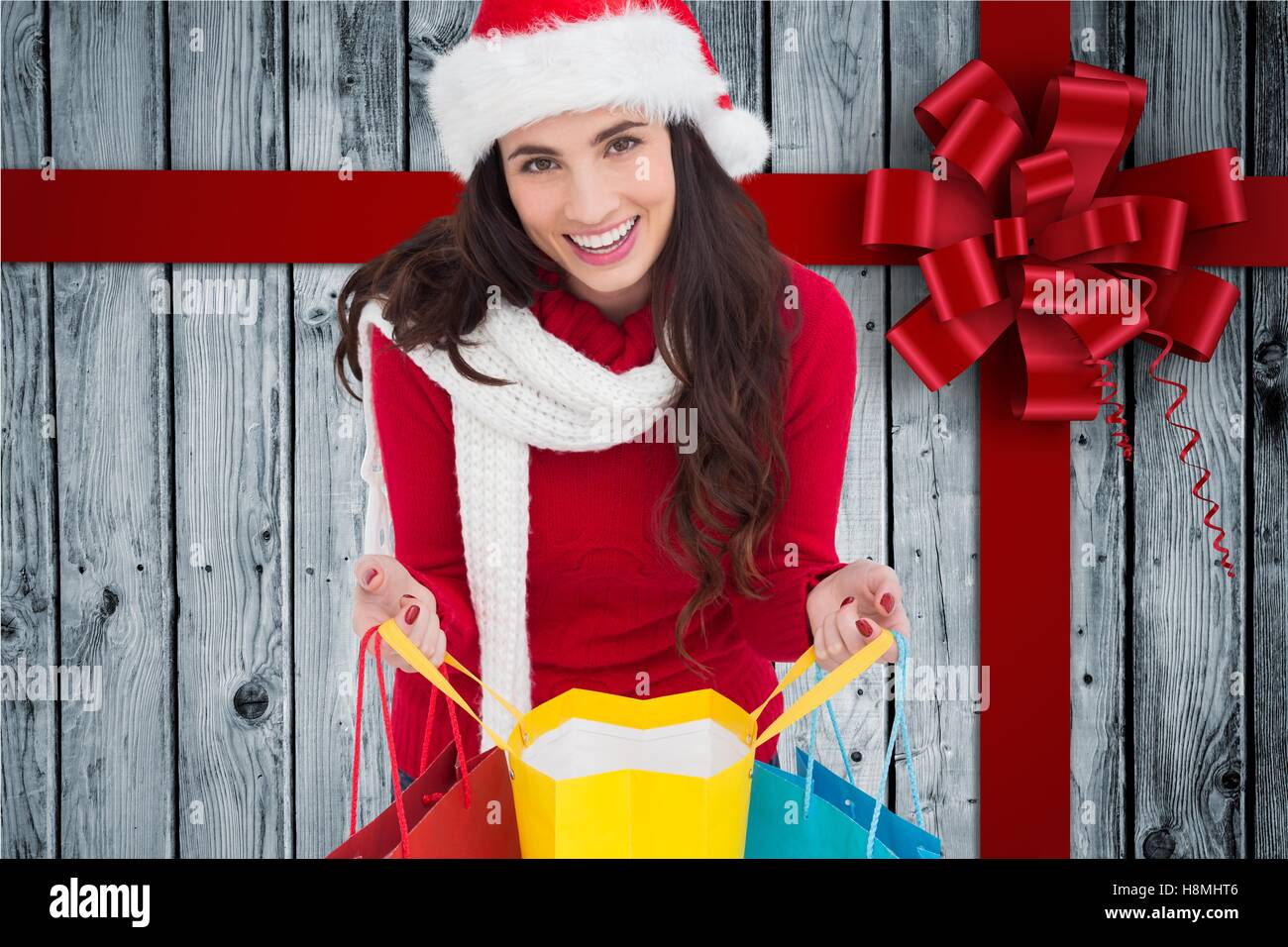 Belle femme en costume santa holding shopping bags Banque D'Images