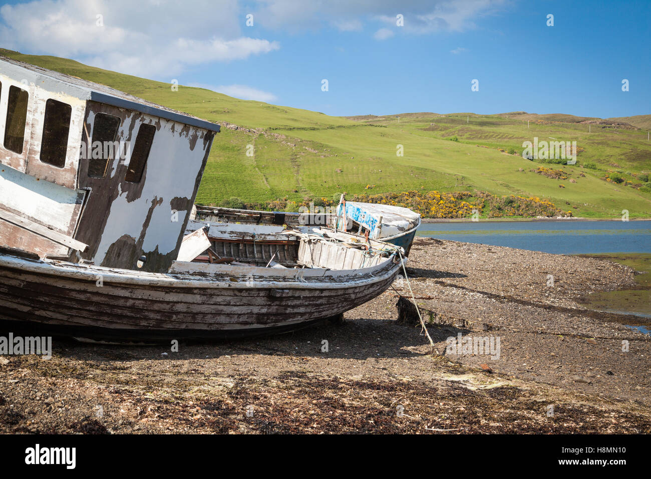Drynoch, Ecosse, vieille épave au littoral sur l'île de Skye en Ecosse. Banque D'Images