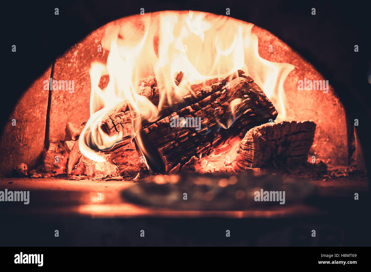 Cheminée dans le restaurant moderne Banque D'Images