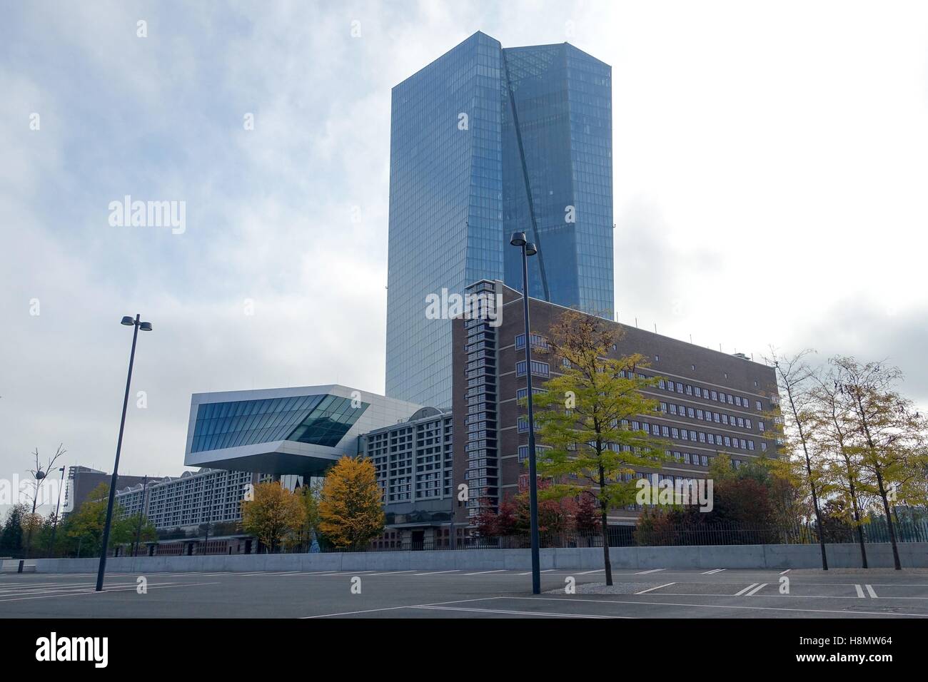 Allemagne : vue frontale de Banque centrale européenne (BCE) à Francfort, siège de la Hesse. Photo de 16. Octobre 2016. Dans le monde d'utilisation | Banque D'Images