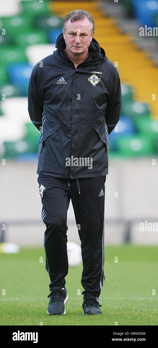 L'Irlande du Manager Michael O'Neill lors d'une session de formation à Windsor Park, Belfast. Banque D'Images