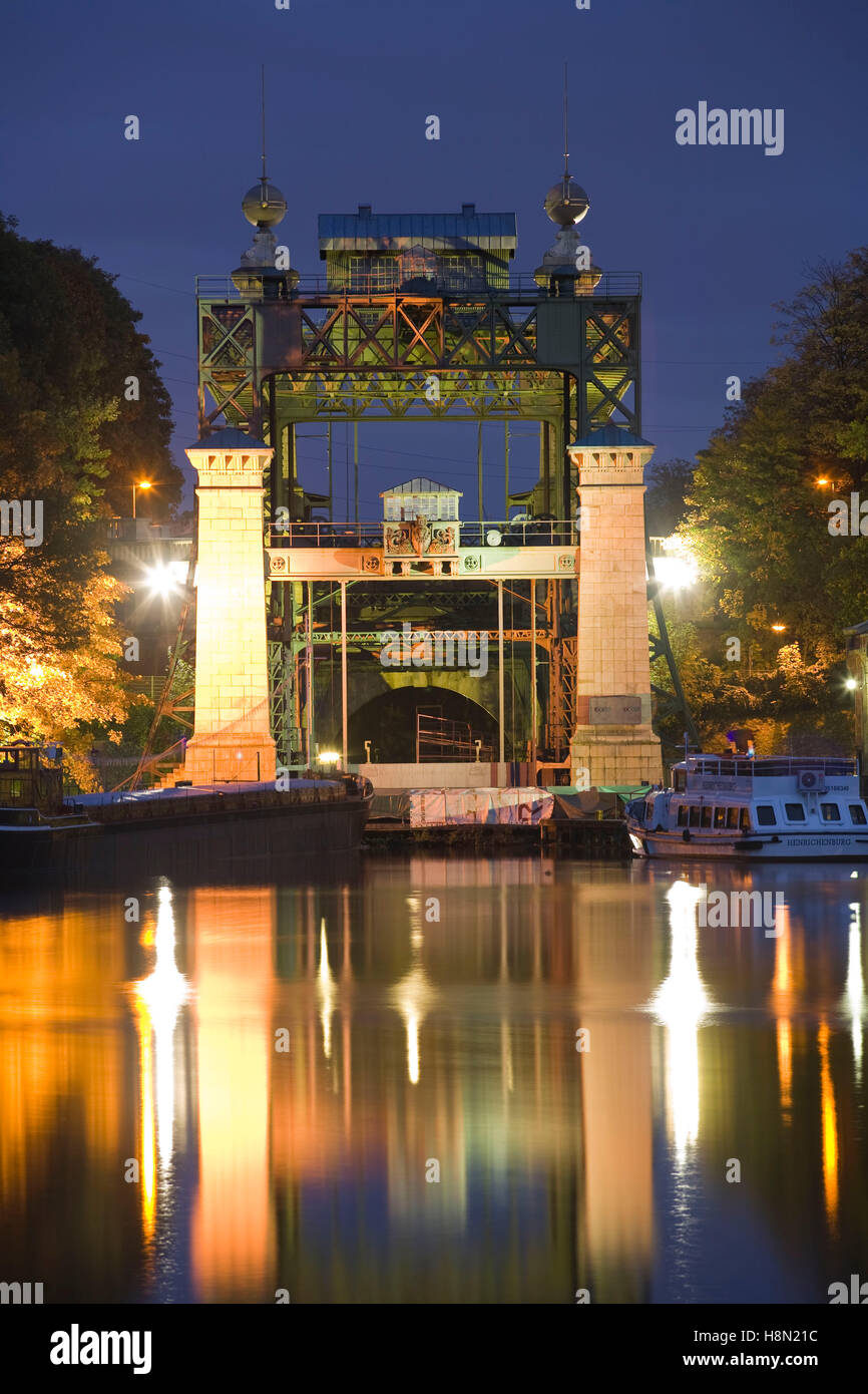 L'Allemagne, la Ruhr, le système de levage du navire de Waltrop Henrichenburg au canal Dortmund-Ems-canal. Banque D'Images