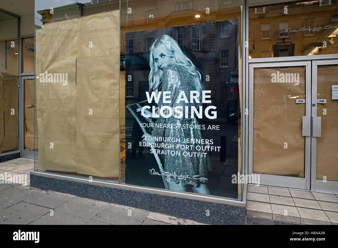 Affiche annonçant la fermeture d'un magasin Miss Selfridge à Édimbourg, Écosse, Royaume-Uni Banque D'Images