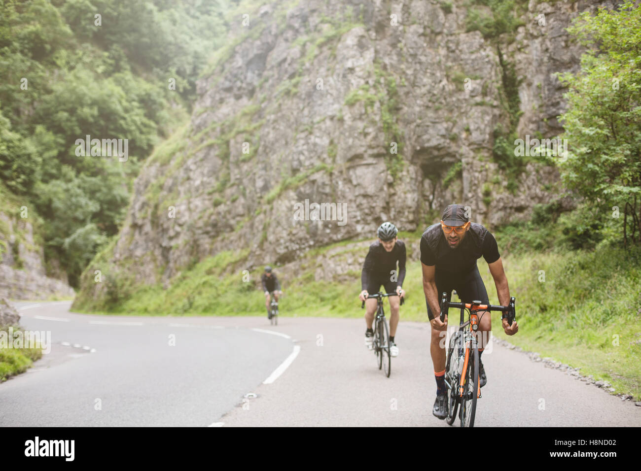 Un groupe de cyclistes sur route prendre Cheddar George, Royaume-Uni Banque D'Images