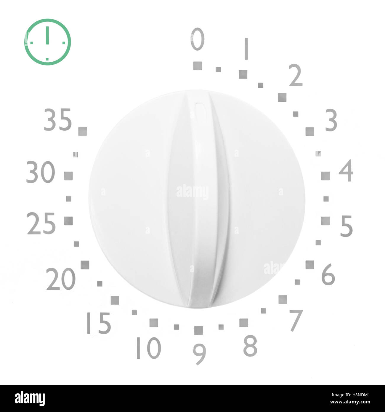 35 minutes au four à micro-ondes analogiques chronomètre analogique vintage cadran blanc chiffres gris gros plan macro icône verte grand retour Banque D'Images