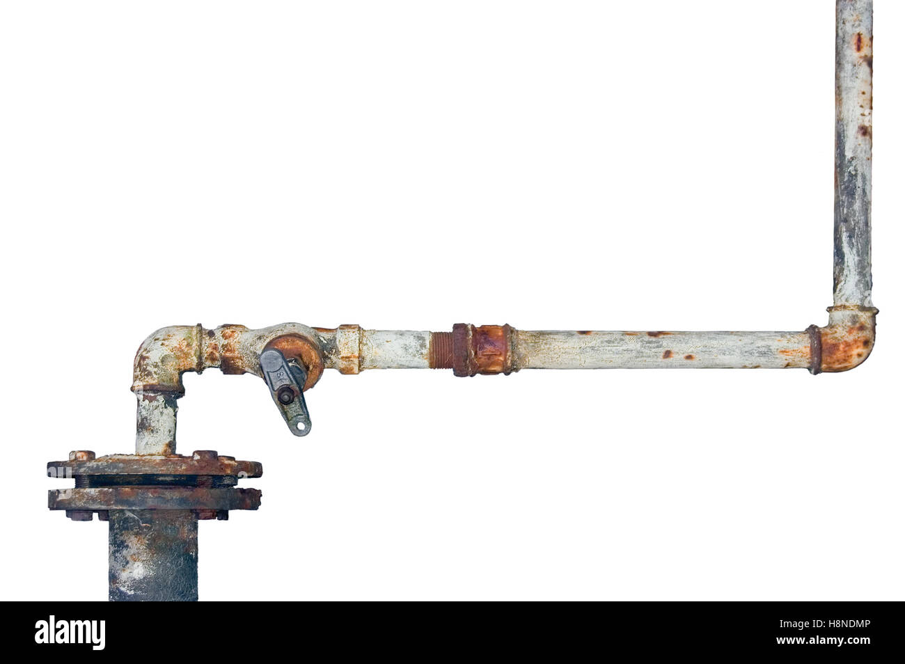Old rusty, tuyaux de fer patiné rouille grunge isolés et pipeline connexion plomberie joints, raccords robinet industriel Banque D'Images
