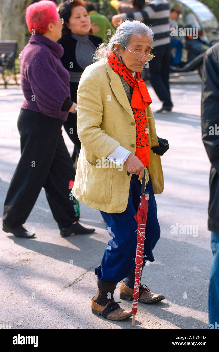 Dans l'homme chinois bizarre, Fuxing park Shanghai Banque D'Images