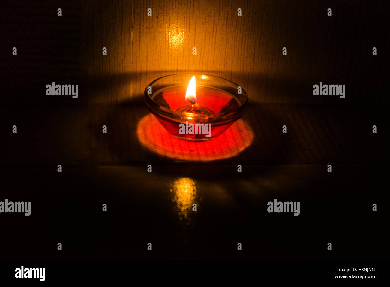 Indian Diwali festival hindou des lumières d'une flamme Banque D'Images