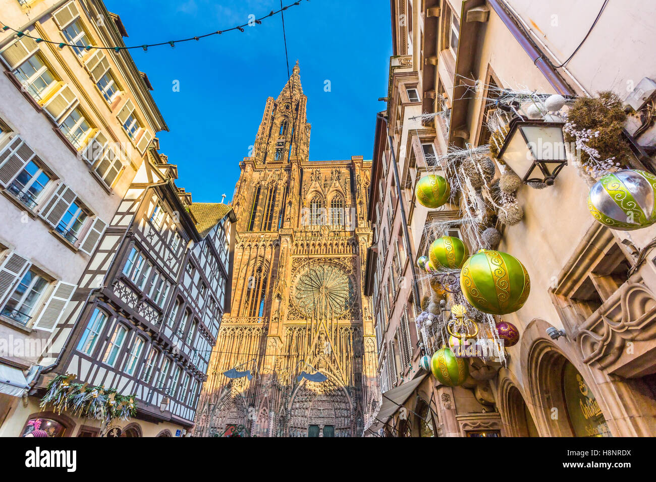 La Cathédrale Notre Dame, dans l'approche de Noël, route des vins Strasbourg, Alsace France Europe Banque D'Images