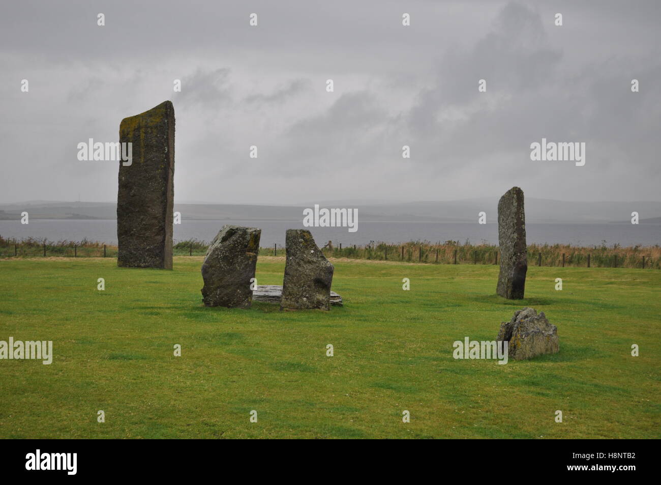 Pierres debout de Stenness, Orkney Mainland, un monument mégalithique qui fait partie du « coeur de l'Orkney néolithique », site classé au patrimoine mondial de l'UNESCO Banque D'Images