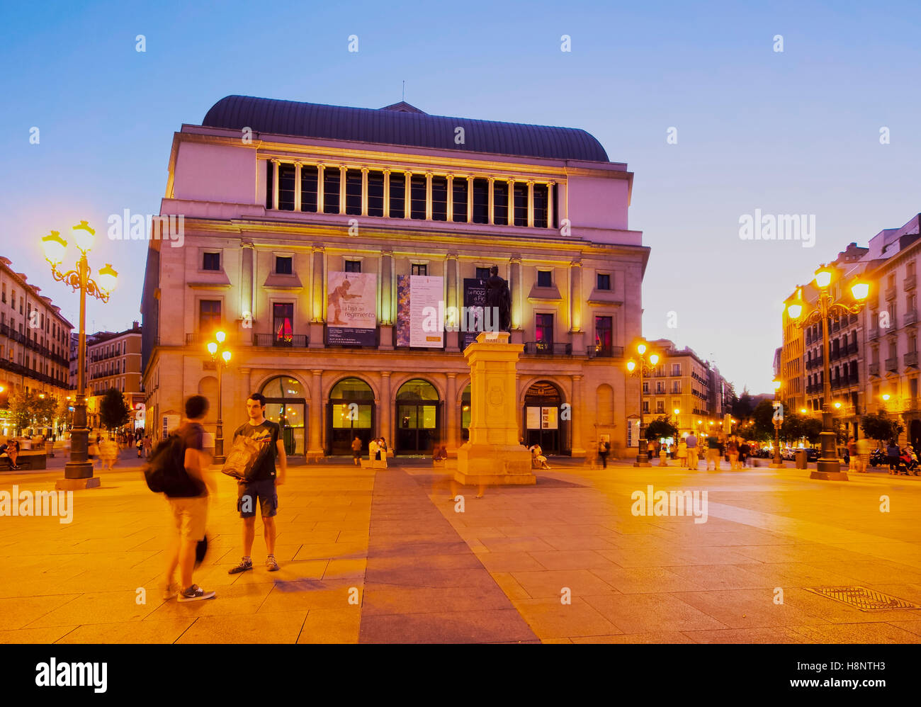 Espagne, Madrid, Plaza Isabel II, vue du Teatro Real. Banque D'Images