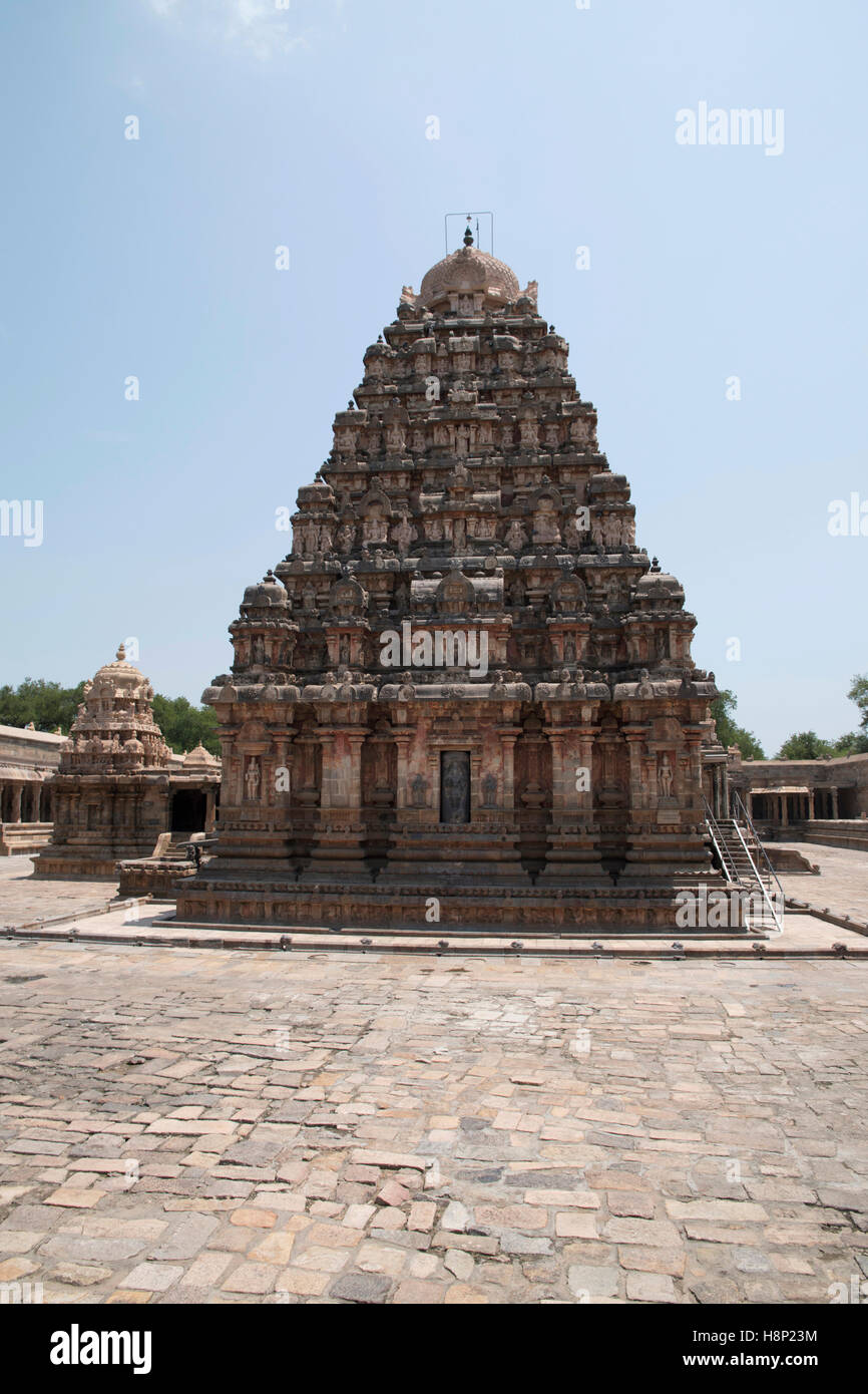 Temple d'Airavatesvara, Darasuram, Tamil Nadu, Inde. Vue depuis l'Ouest. Banque D'Images