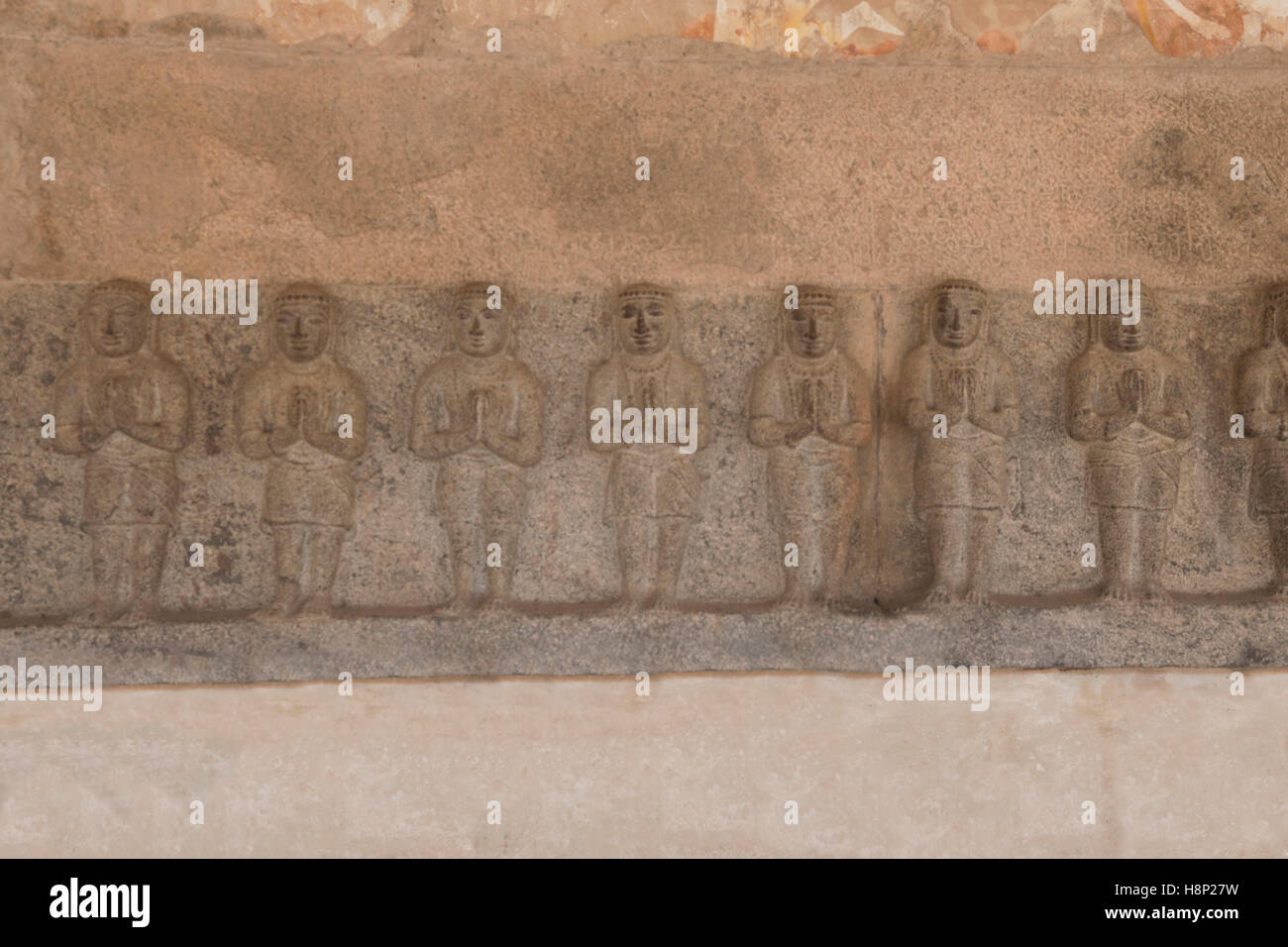 Saints shivaïtes sur le mur nord du cloître, du complexe du temple d'Airavatesvara, Darasuram, Tamil Nadu, Inde. Banque D'Images