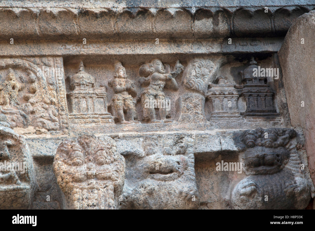 Panneau représentant histoire de Sundara, mur nord de mandapa, Temple d'Airavatesvara, Darasuram, Tamil Nadu, Inde. Banque D'Images