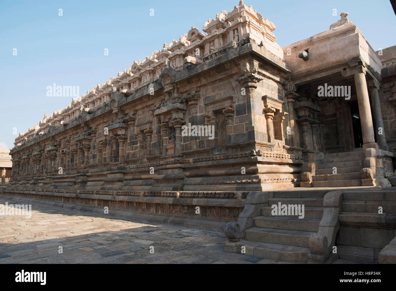 Entrée nord de la mukha-mandapa, Temple d'Airavatesvara, Darasuram, Tamil Nadu, Inde. Banque D'Images