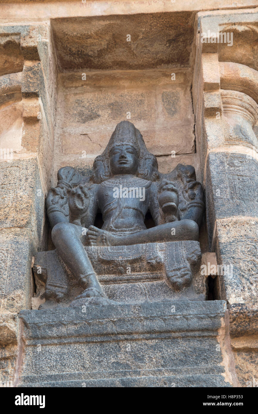 Trois visages candesa, Trimurti, niche dans le mur nord, Temple d'Airavatesvara, complexe Darasuram, Tamil Nadu, Inde. Banque D'Images