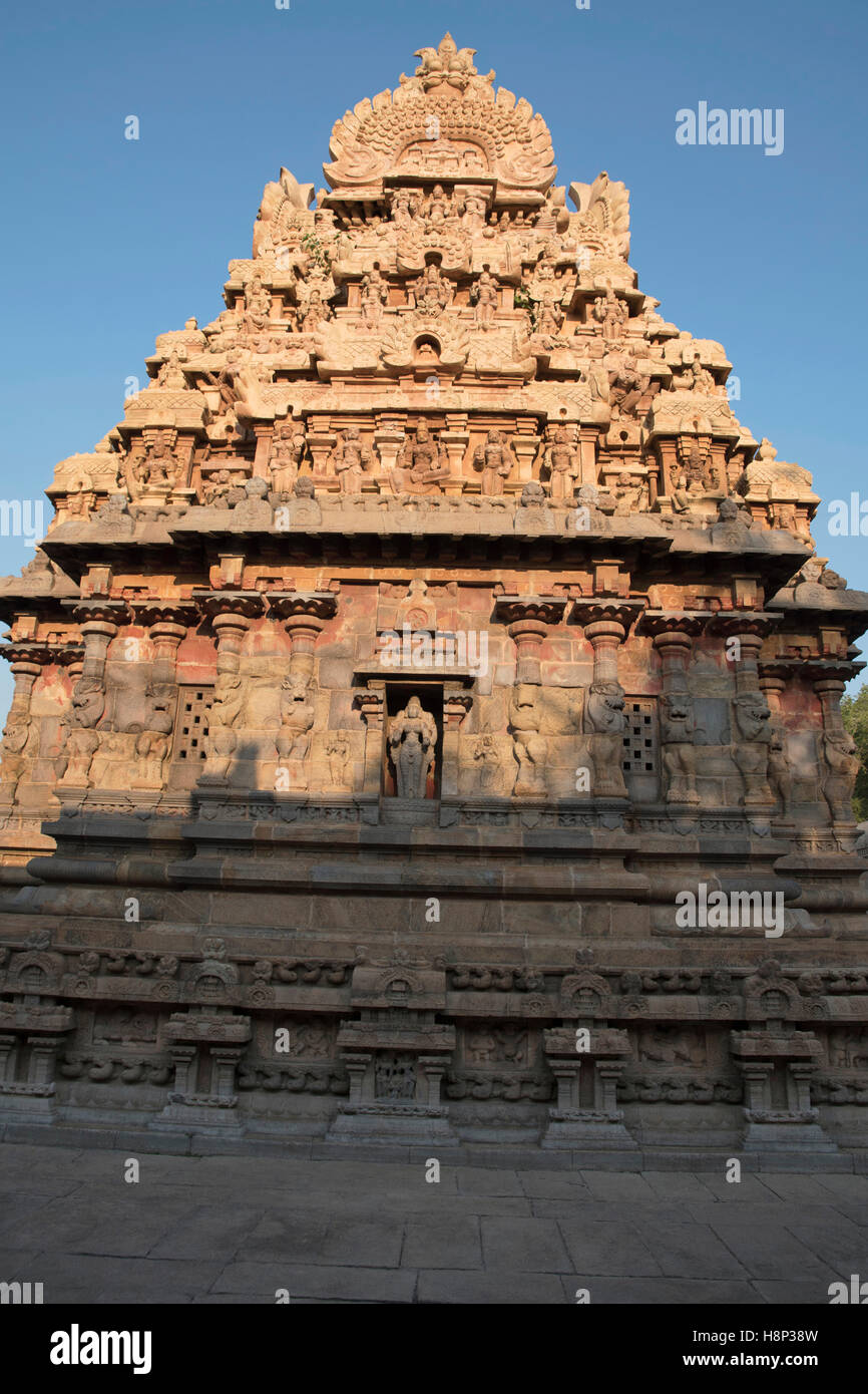 Deivanayaki Amman de culte, à proximité de Temple d'Airavatesvara, Darasuram, Tamil Nadu, Inde. Vue depuis l'Ouest. Banque D'Images