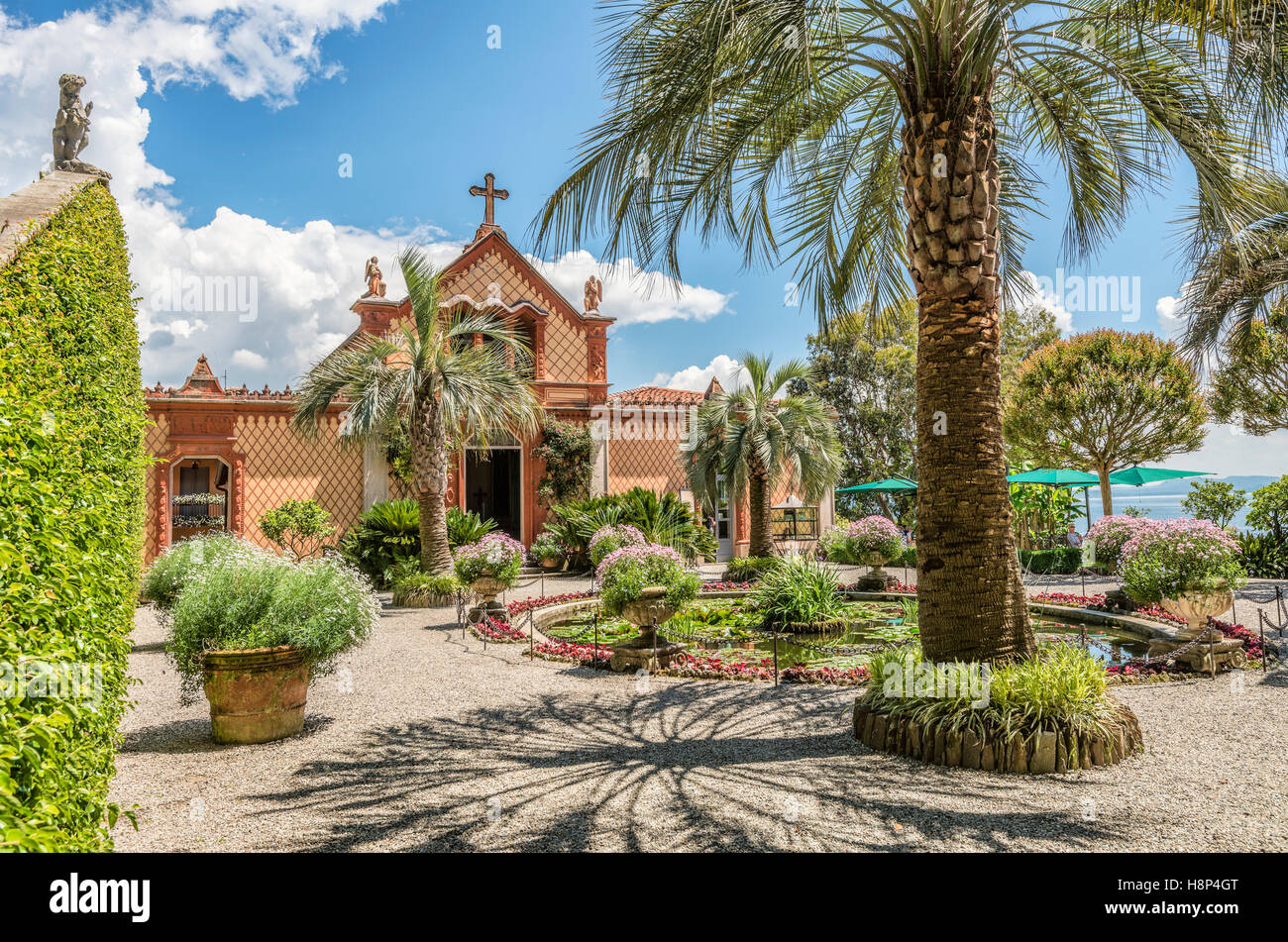 Cour intérieure et de la famille chapelle de Palazzo Madre à Isola Madre, Lago Maggiore, Piémont, Italie Banque D'Images