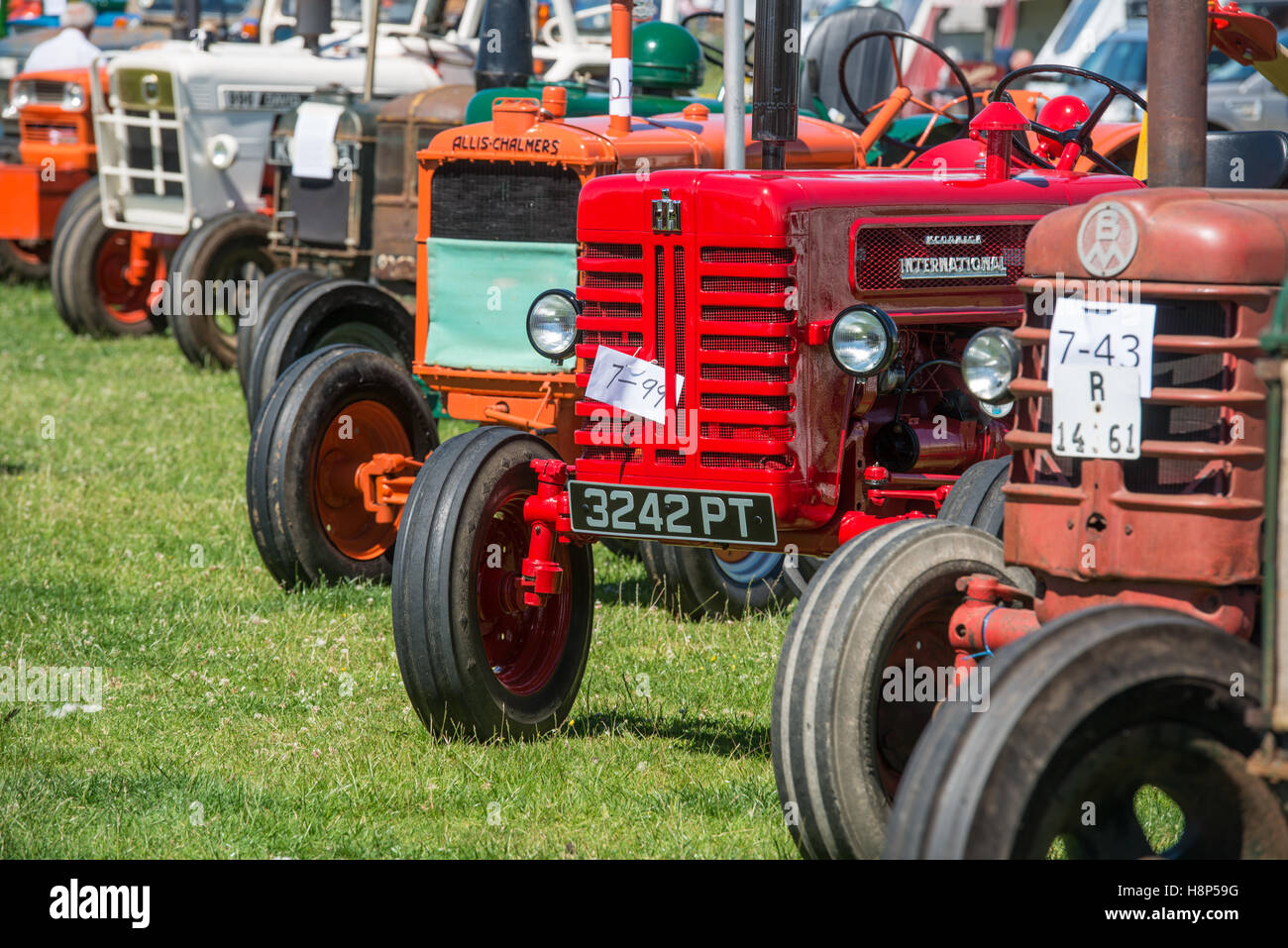 L'Angleterre, dans le Yorkshire - Tracteurs présentée à la vapeur, un rallye Masham antiquités pour les vieux tracteurs, voitures et locomotives dans Banque D'Images