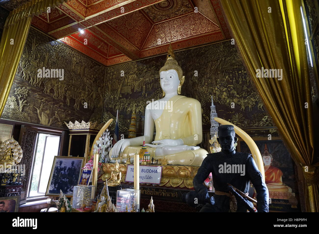Bouddha Wat Buppharam teck au temple, Chiang Mai Banque D'Images