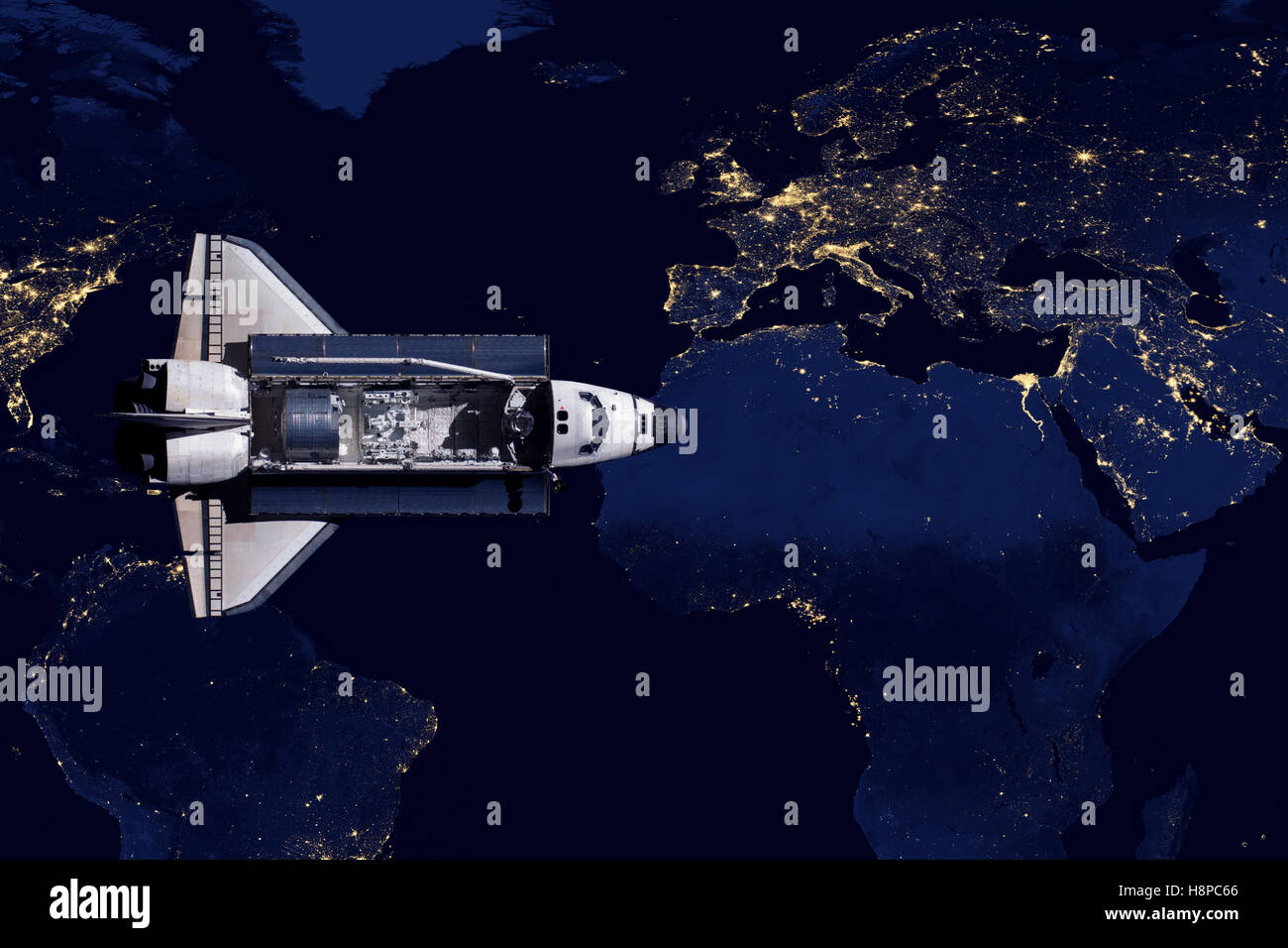 Navette spatiale et aérienne vue de la nuit du monde. Banque D'Images