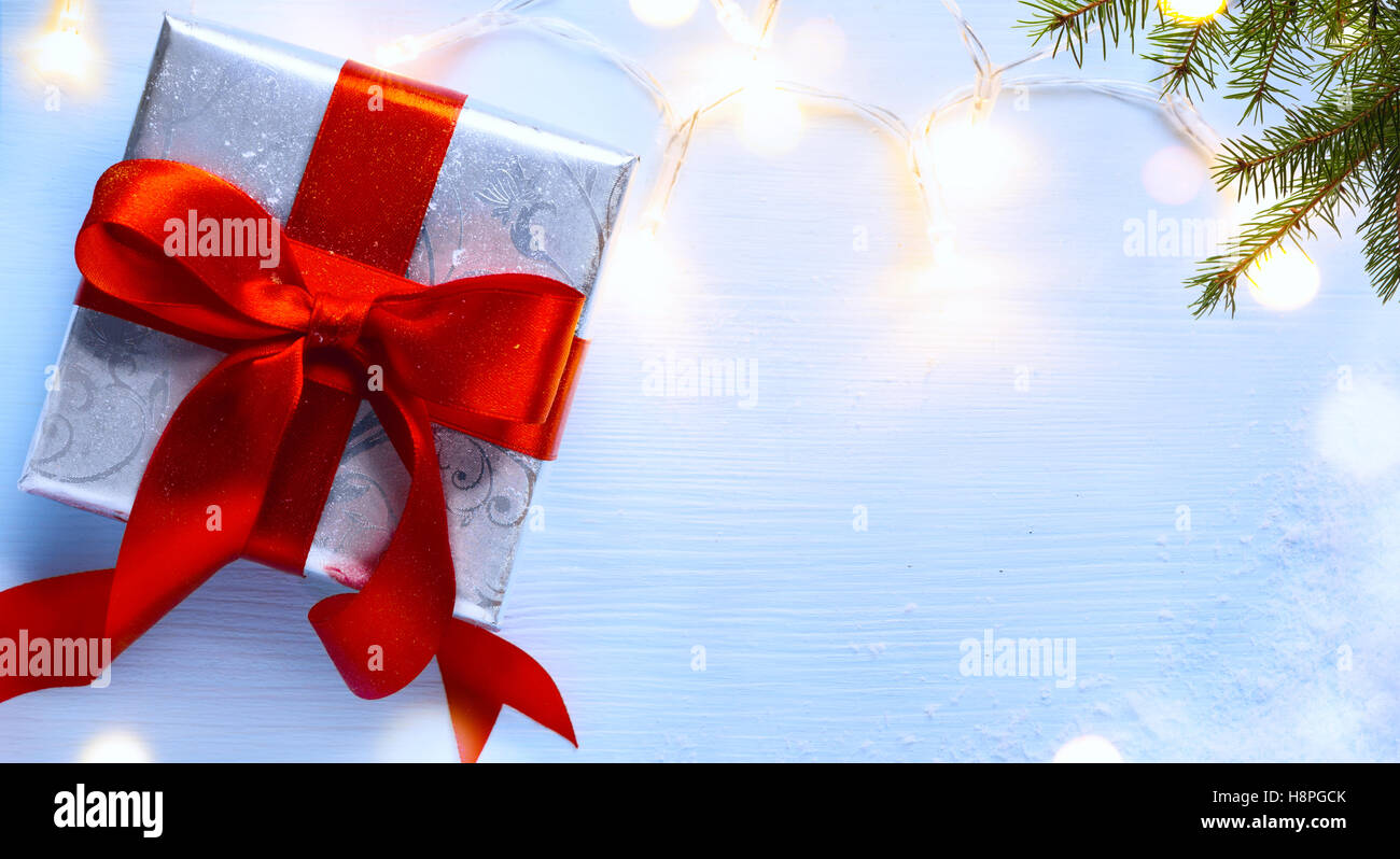 Carte de Noël de l'arrière-plan ; boîte cadeau et décoration de Noël Banque D'Images