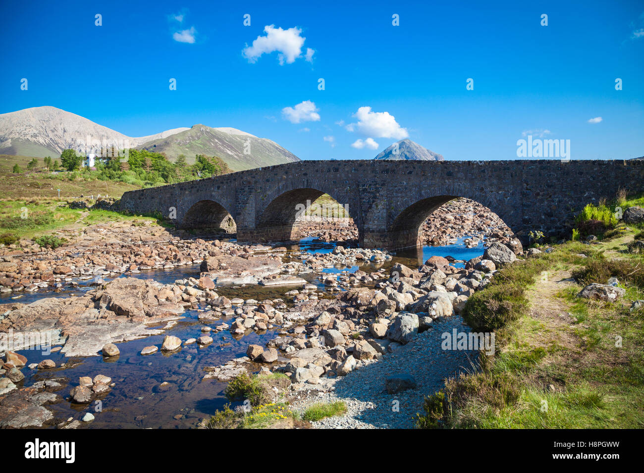 Le vieux pont de Sligachan sur l'île de Skye, Écosse Banque D'Images