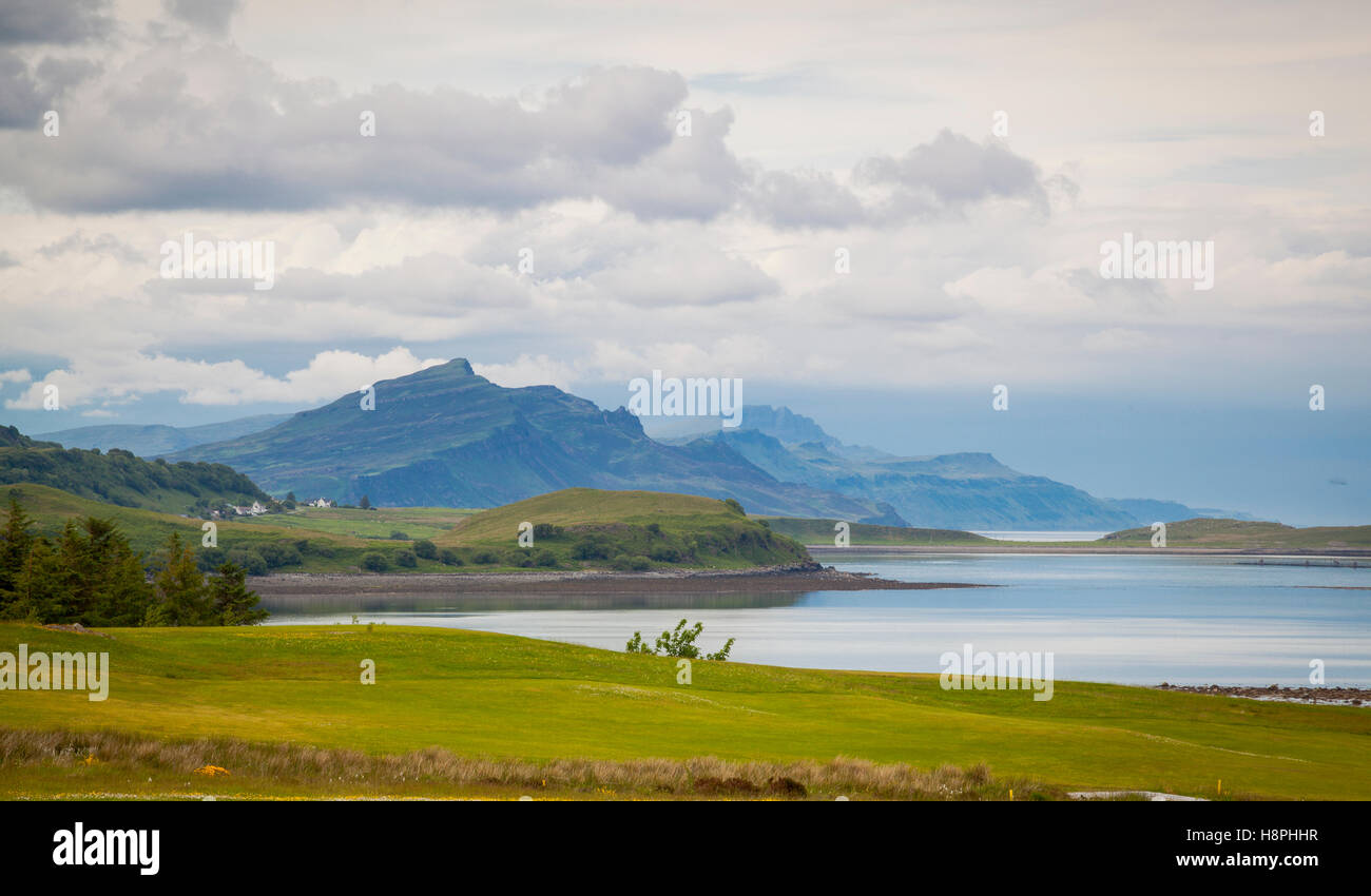 Trotternish panorama d'une distance sur l'île de Skye, Écosse Banque D'Images