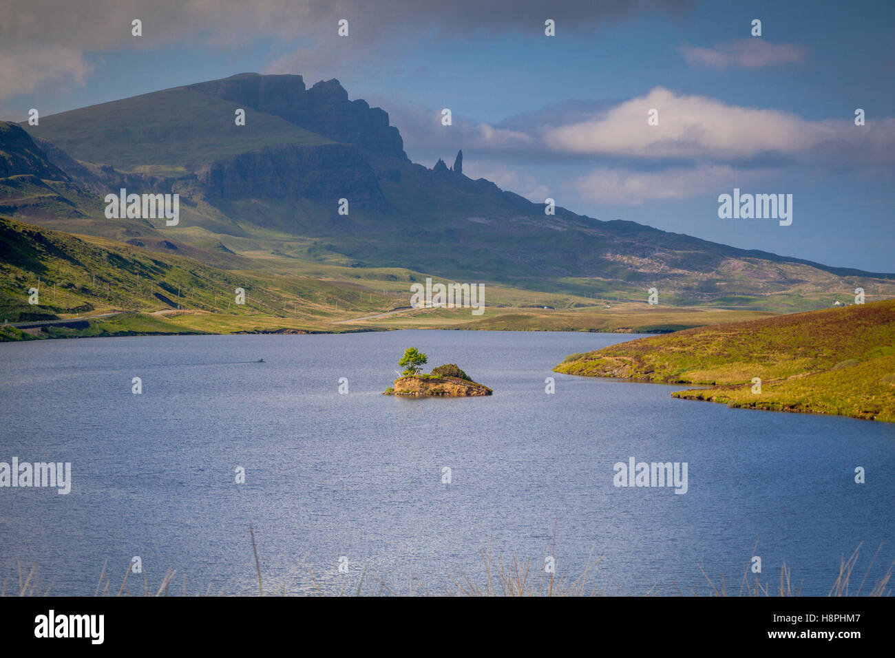 Le vieil homme de Storr et Trotternish à distance, île de Skye, Écosse Banque D'Images