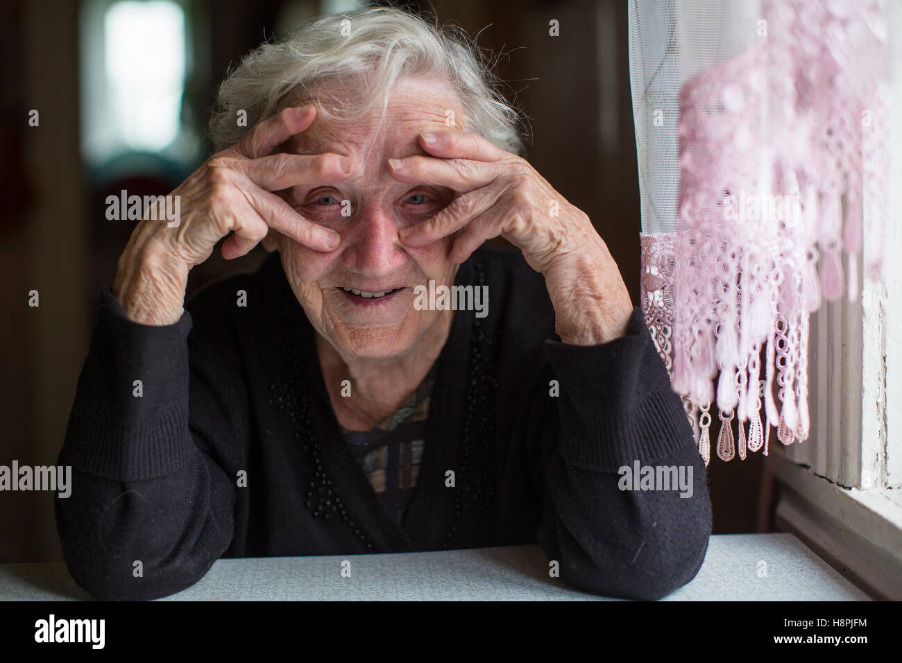Portrait de vieille femme drôle. Banque D'Images