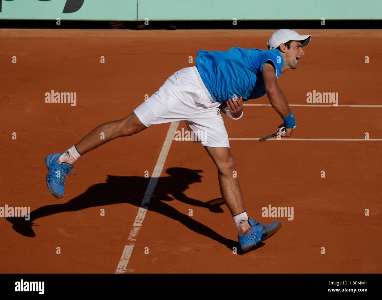 Novak Djokovic, Serbie, au service de l'ITF, tennis, tournoi du Grand Chelem, Roland-Garros 2009, Roland Garros, Paris, France, Europe Banque D'Images