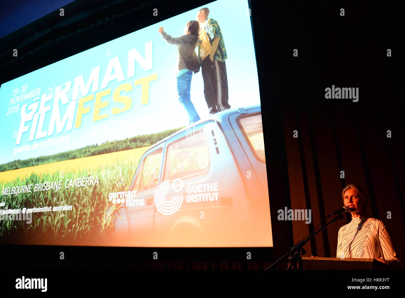 Sydney, Australie. 15 Nov, 2016. Sonja Griegoschewski, directeur de l'Australian Institut Goethe ouvre le 15e Festival du Film allemand à Sydney, Australie, 15 novembre 2016. L'événement d'une durée de deux semaines a commencé avec le film 'Tschick'. Photo : Subel Bhandari/dpa/Alamy Live News Banque D'Images