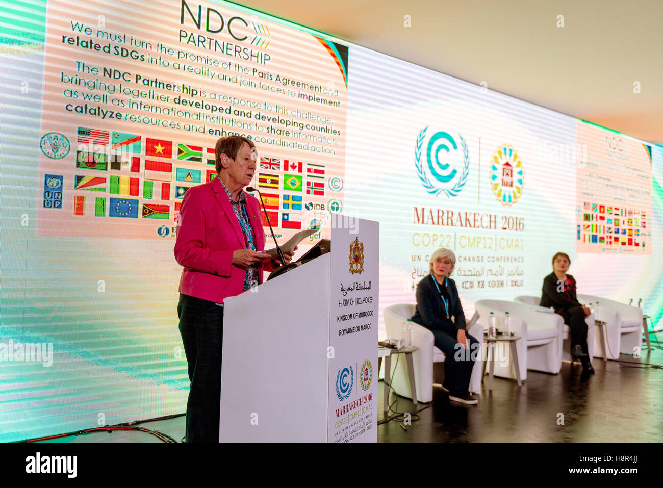 Marrakech, Maroc. 15 Nov, 2016. Le ministre fédéral allemand de l'Environnement, Barbara Hendricks parle lors de la Conférence des Nations Unies sur le climat COP22 à Marrakech, Maroc, le 15 novembre 2016. L'Allemagne et l'hôte le Maroc ont introduit un programme de consultation pour la protection du climat des nations unies moins expérimentés. Photo : Abdellah Azizi/dpa/Alamy Live News Banque D'Images