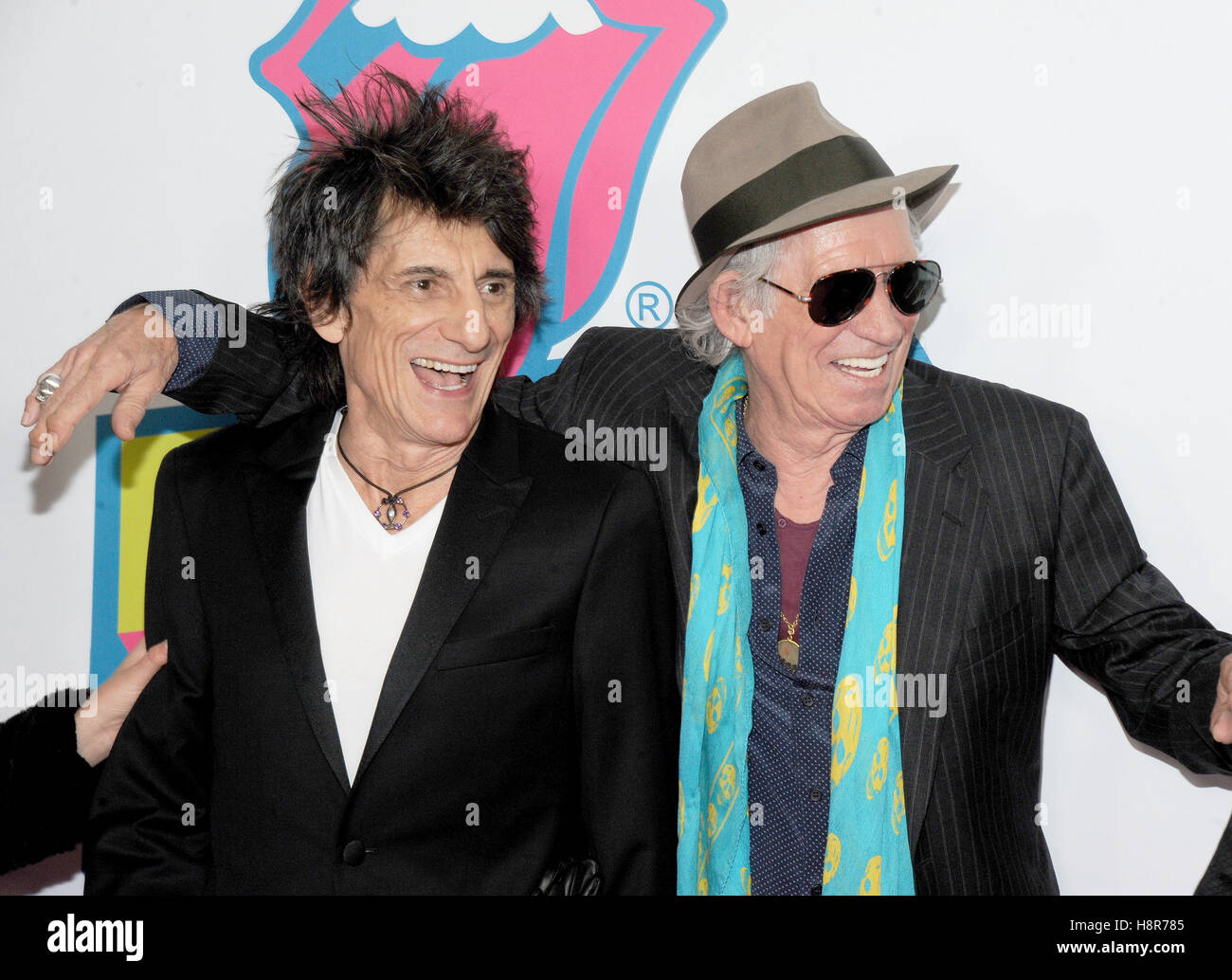 New York, NY, USA. 15 Nov, 2016. Ronnie Wood et Keith Richards des Rolling Stones à l'exhibitionnisme première à Industria Superstudio, le 15 novembre 2016 à New York. Crédit : John Palmer Punch Media/Alamy Live News Banque D'Images