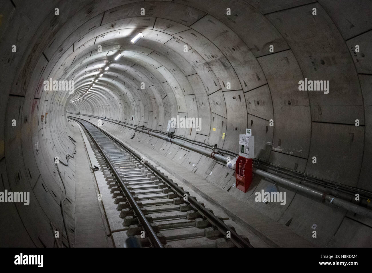 Londres, Royaume-Uni. Le 16 novembre, 2016. La gare de Paddington traverse la ligne de métro tunnel caverne. Crédit : Guy Josse/Alamy Live News Banque D'Images