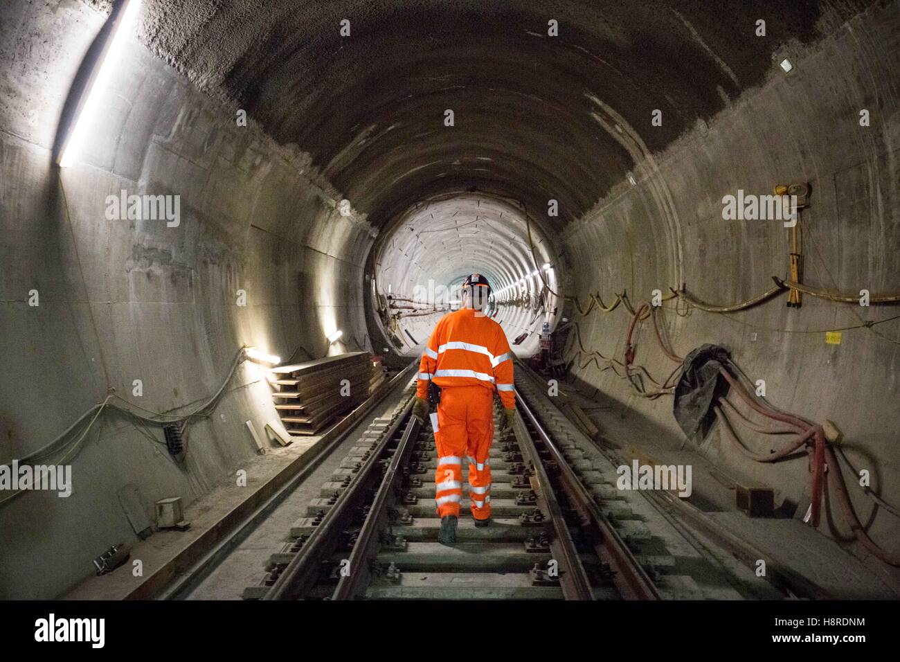 Londres, Royaume-Uni. Le 16 novembre, 2016. Traverse la station de Stepney Green dans l'Est de Londres. Tunnel en direction ouest caverne. Crédit : Guy Josse/Alamy Live News Banque D'Images