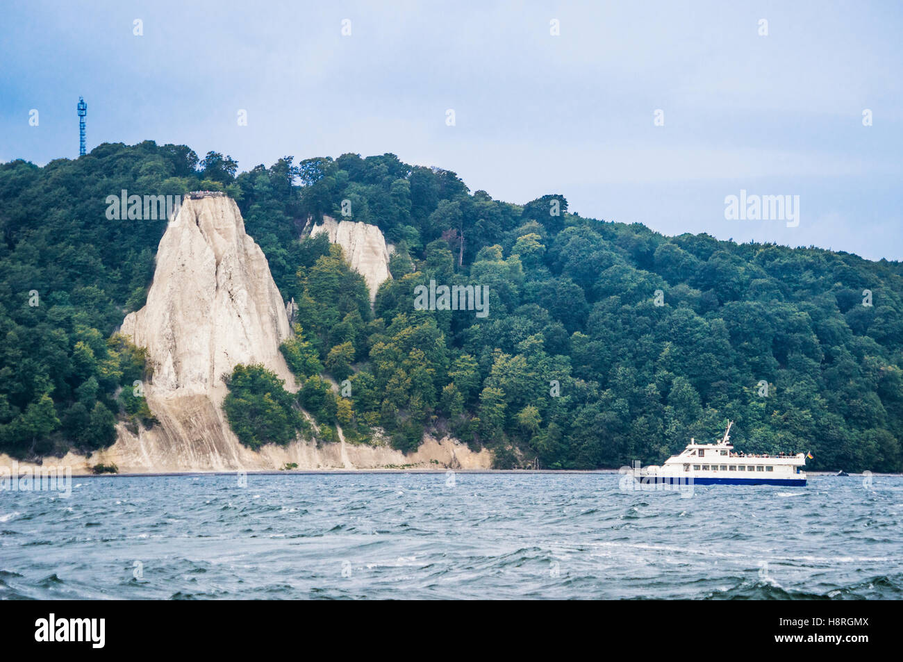 Vue sur l'impressionnant Königsstuhl (Président) du Roi falaise vu de la mer Baltique, Mecklenburg Vorpommern, Allemagne Banque D'Images