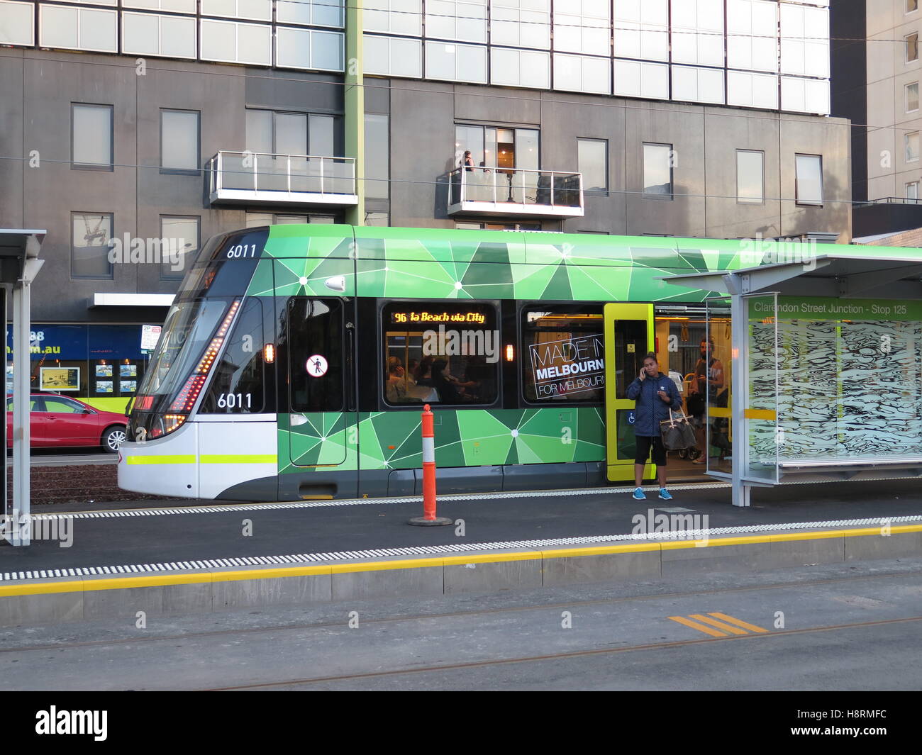 Vue extérieure de la nouvelle classe E Tramways de Melbourne, Australie Banque D'Images