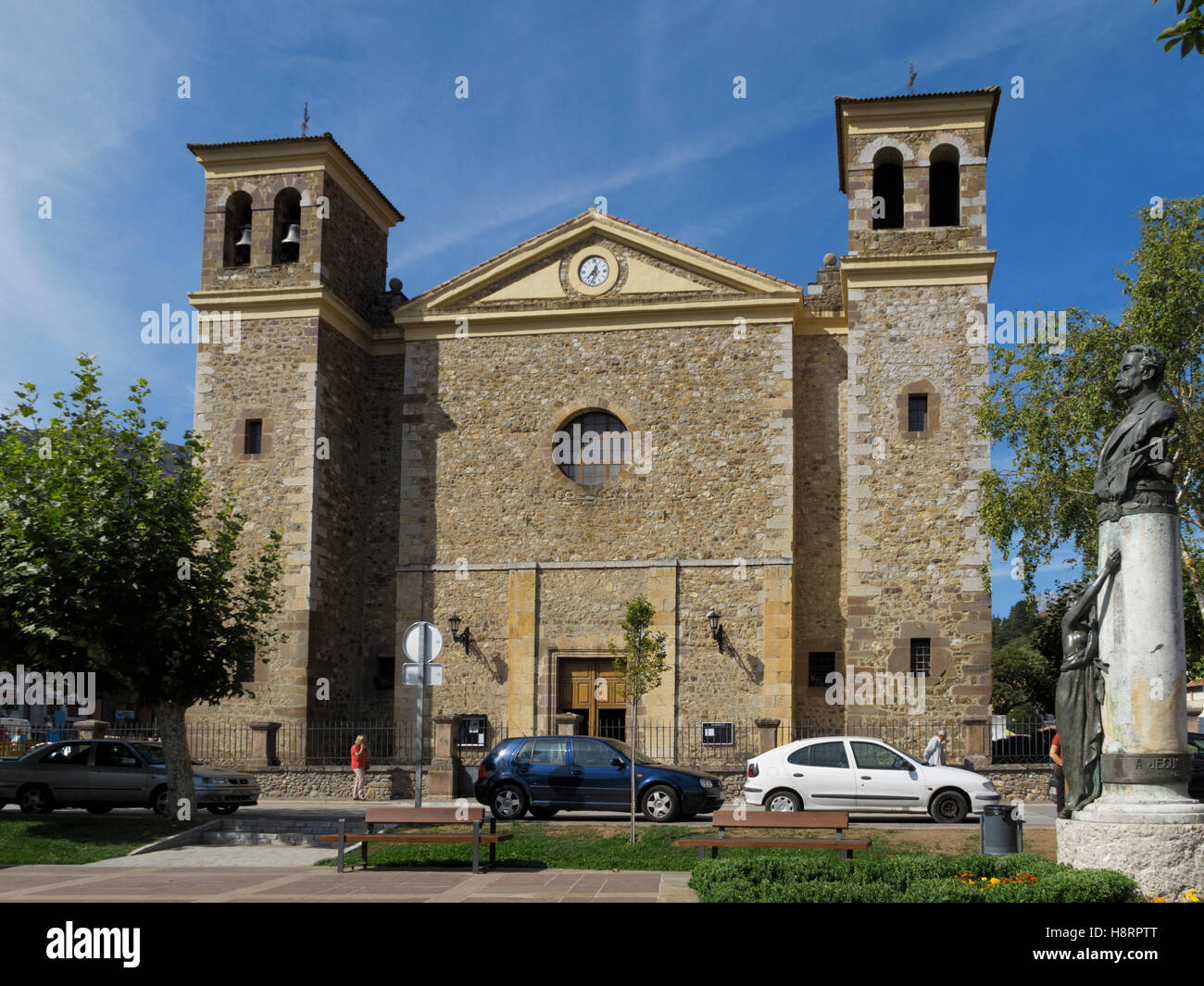 Eglise nouvelle Iglesia nueva de San Vicente, Potes, Cantabrie, Espagne, Europe Banque D'Images