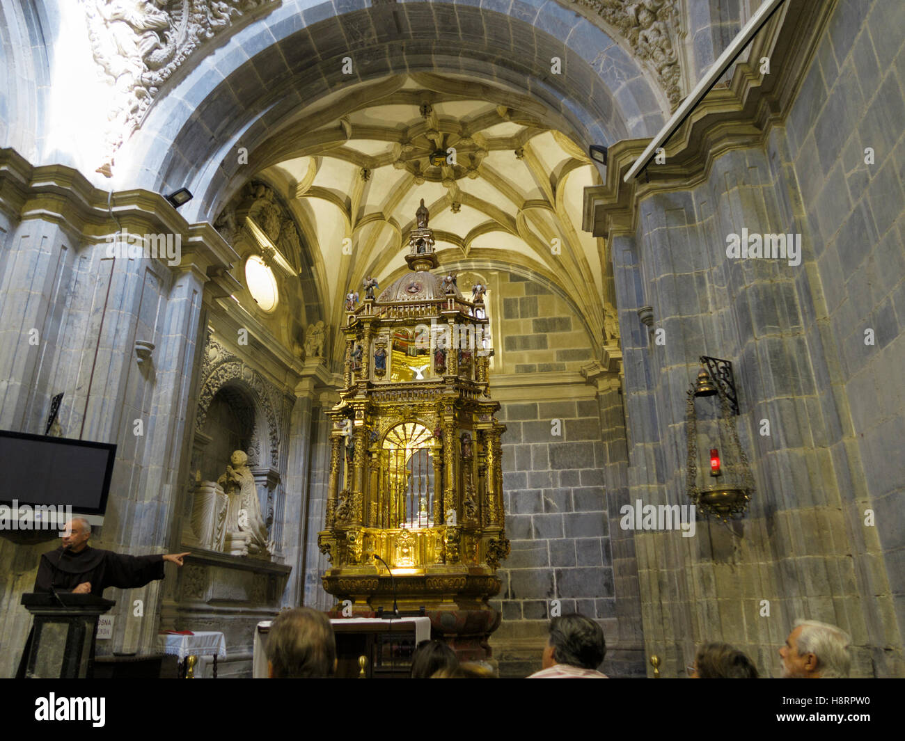 Capilla del Lignum Crucis reliquaire à l'intérieur du monastère de Santo Toribio de Liébana, Cantabrie, Espagne, Europe Banque D'Images